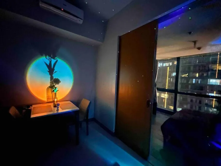1-Bedroom Glass View Suite Beside Grand Hyatt Bgc Manila Apartment