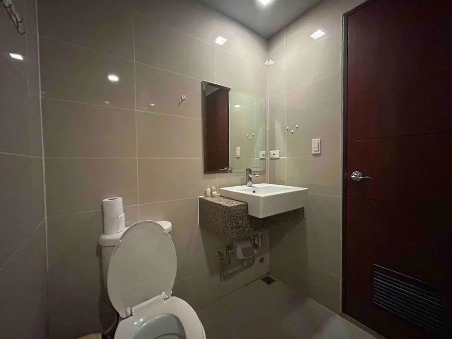 1-Bedroom Glass View Suite Beside Grand Hyatt Bgc Manila 0*,  Philippines
