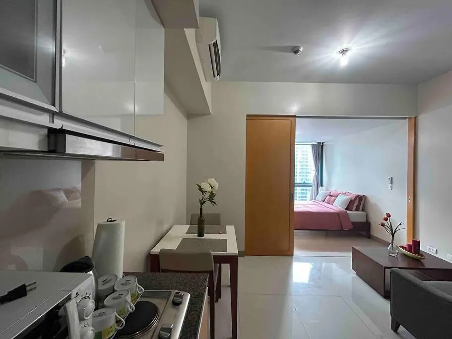 1-Bedroom Glass View Suite Beside Grand Hyatt Bgc Manila