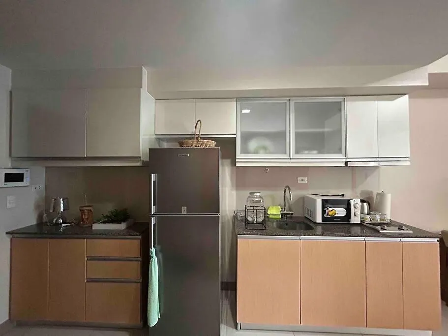 Apartment 1-Bedroom Glass View Suite Beside Grand Hyatt Bgc Manila