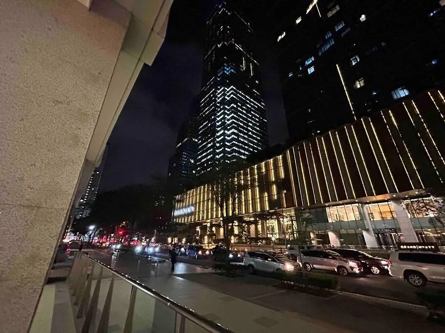 1-Bedroom Glass View Suite Beside Grand Hyatt Bgc Manila Apartment