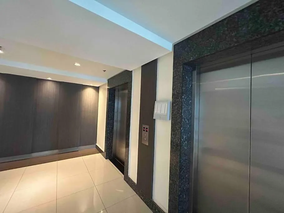 1-Bedroom Glass View Suite Beside Grand Hyatt Bgc Manila