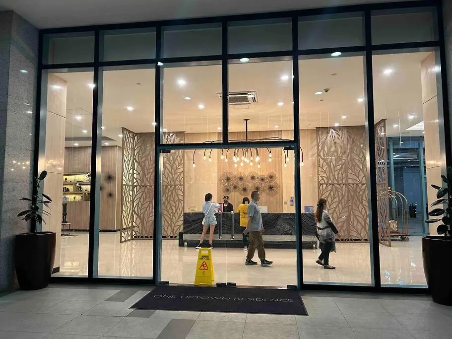 1-Bedroom Glass View Suite Beside Grand Hyatt Bgc Μανίλα 0*,